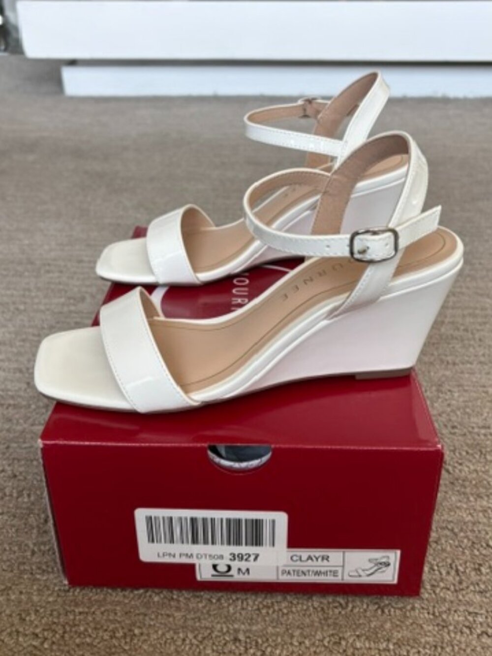 Journee  Collection Women's Clayer Wedge Sandal in Perfect Condition